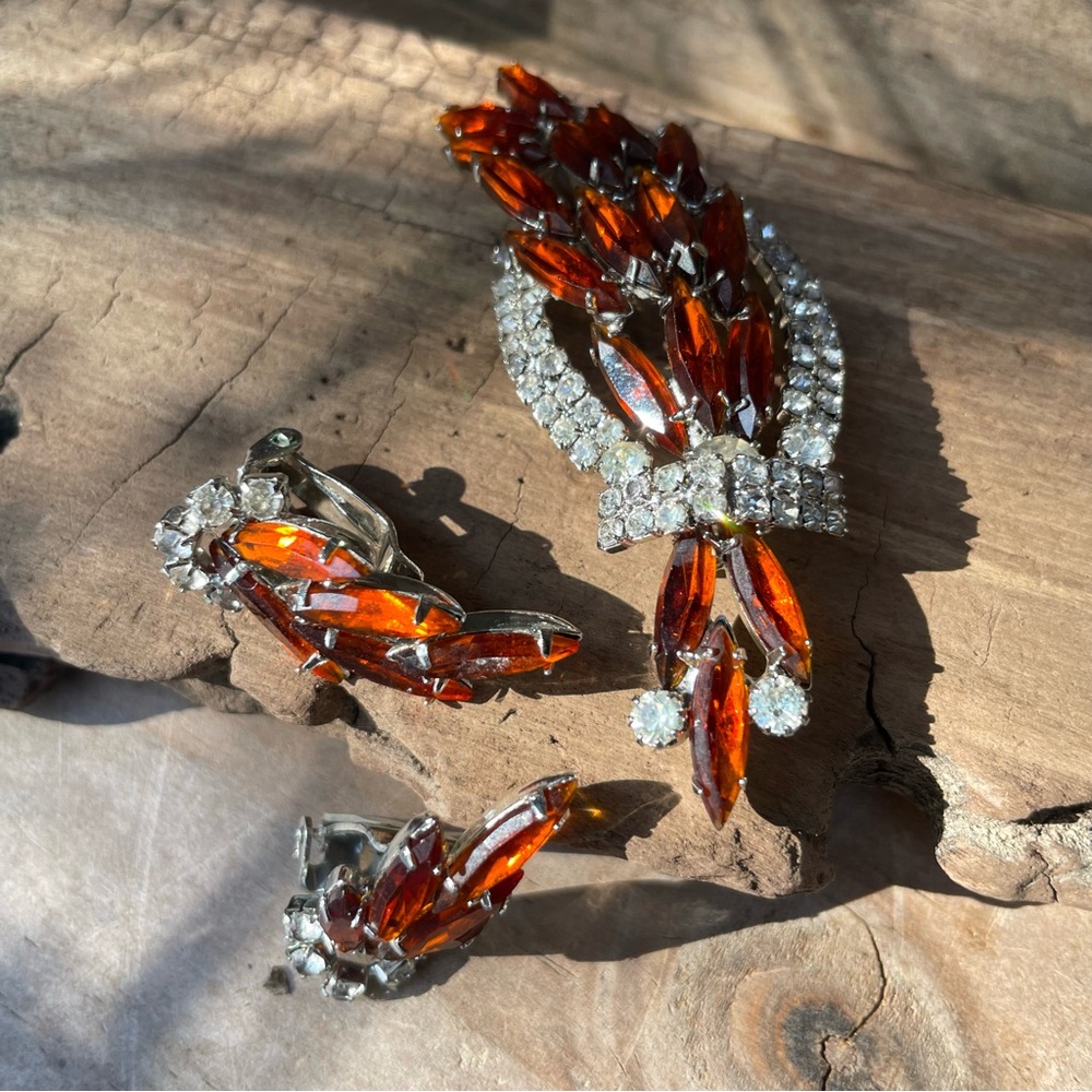 Vintage Hesperidium Rhinestone Jewelry Set Demi Parure Brooch & Earrings